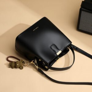 Fashionable autumn handheld bucket bag, simple and elegant messenger bag